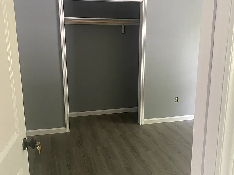 113 S Justice St — Photo 4