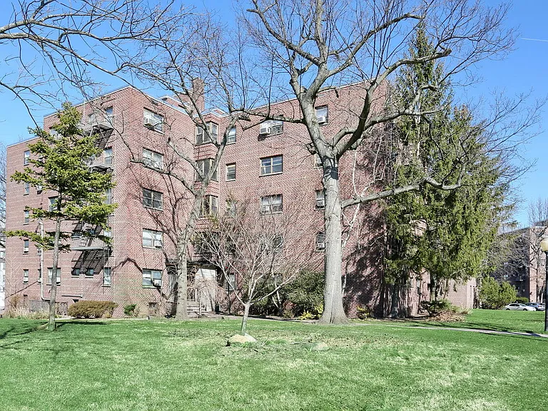 3021 Edwin Ave #5H — Photo 1