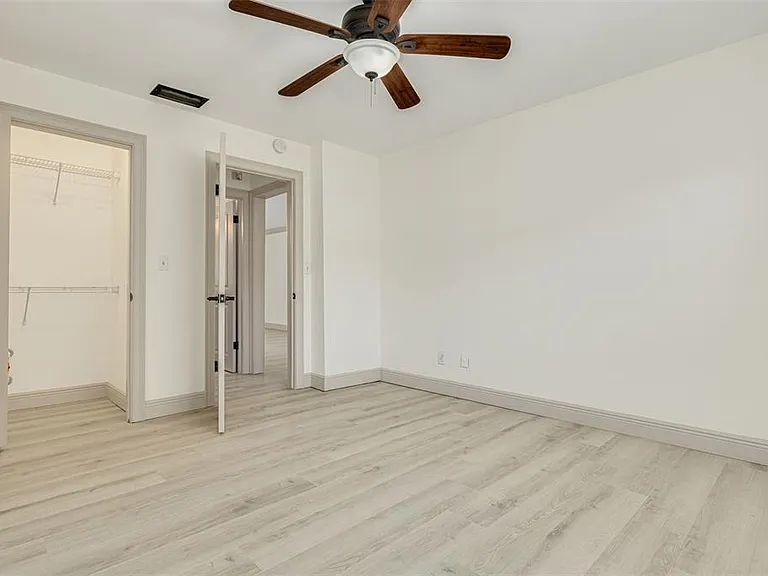 535 32nd Ave N #5 — Photo 16