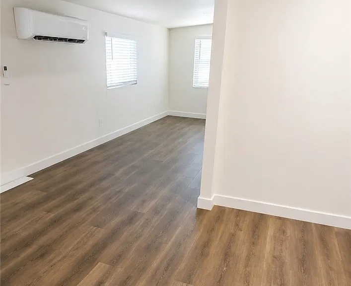 11151 Duncan Ave — Photo 5