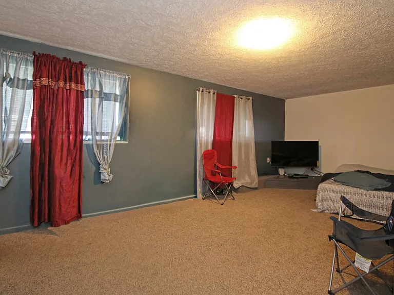 1041 Oak View Ct — Photo 21