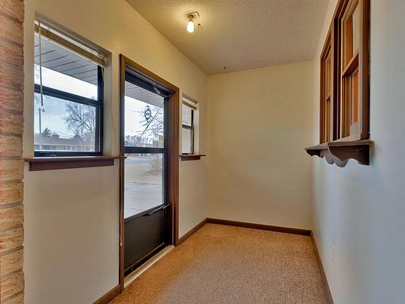 2nd image of 522 N Riverdale Dr