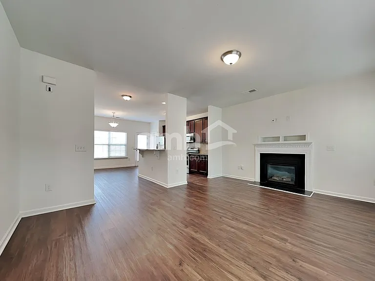 913 Bridlemine Dr — Photo 6