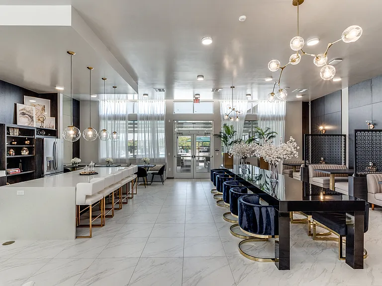 Remi West Dallas — Photo 22