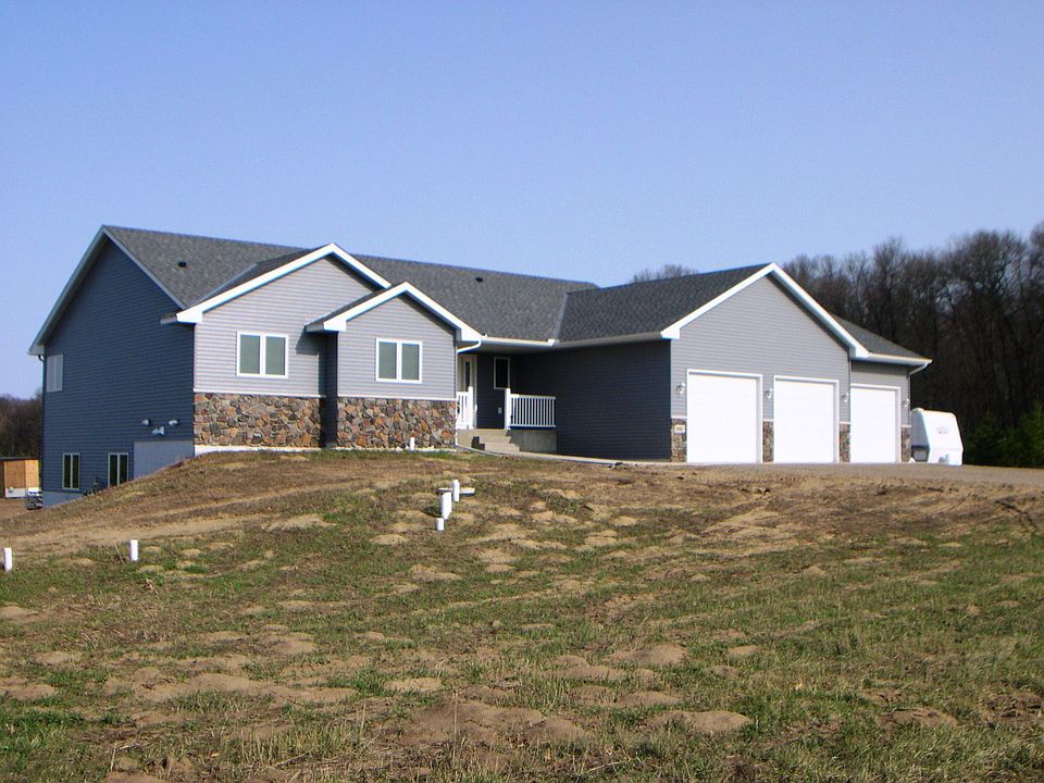 Walkout rambler on 5 acres