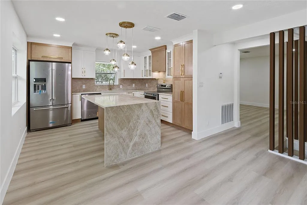4 bed, 3.5 bath, 2202 sqft, $5,500 — Photo 4