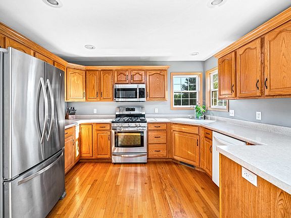 5th image of 1012 Glenview Dr