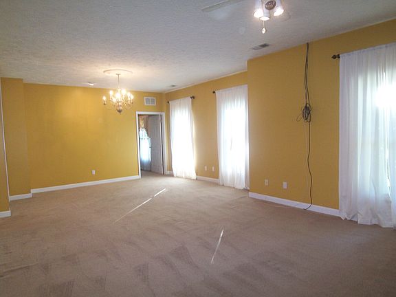 5th image of 910 Dianne Dr