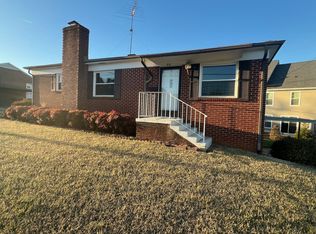 215 29th Ave NE, Hickory, NC 28601