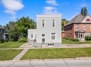 916 5th St, Nevada, IA 50201