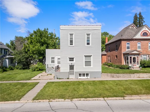 916 5th St, Nevada, IA 50201