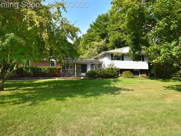 872 Dursley Rd, Bloomfield Hills, MI 48304