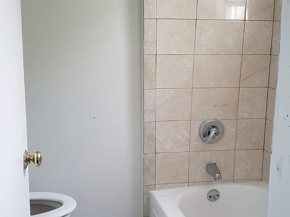 4th image of 73 Oak St