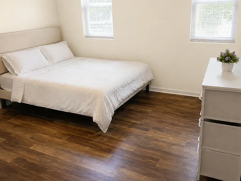 547 W 28th St #5 — Photo 3