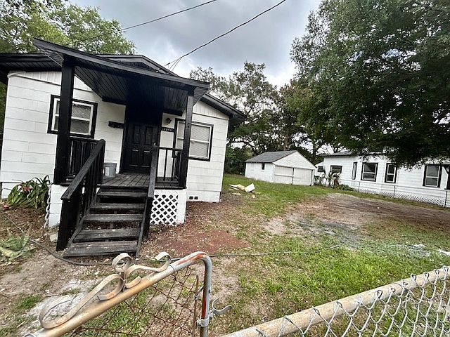 1st image of 1441 14th St E