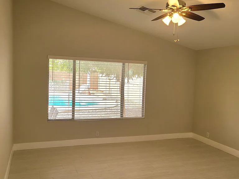 1439 E Flint St — Photo 12