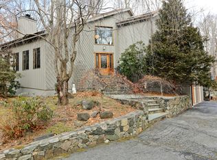 52 Chester Ct, Cortlandt Manor, NY 10567