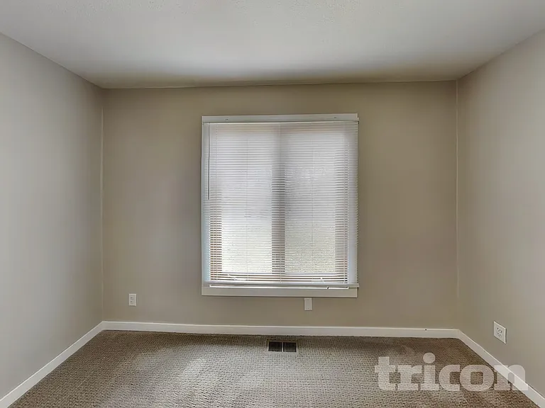 14150 Rolling Oaks Cir NE — Photo 8