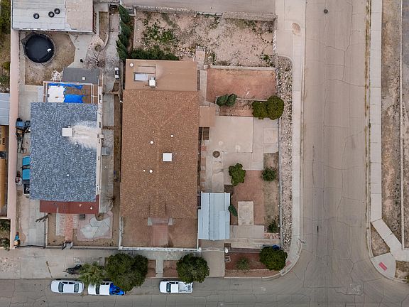 3rd image of 2427 Gold Ave