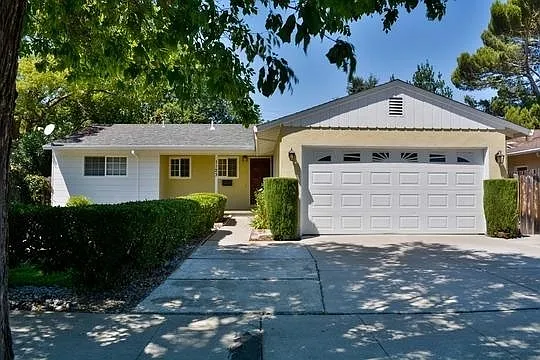 1123 Aspen Dr photo 1