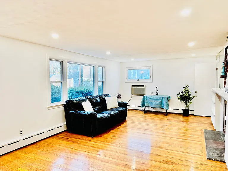 7 Wildwood Ave — Photo 2