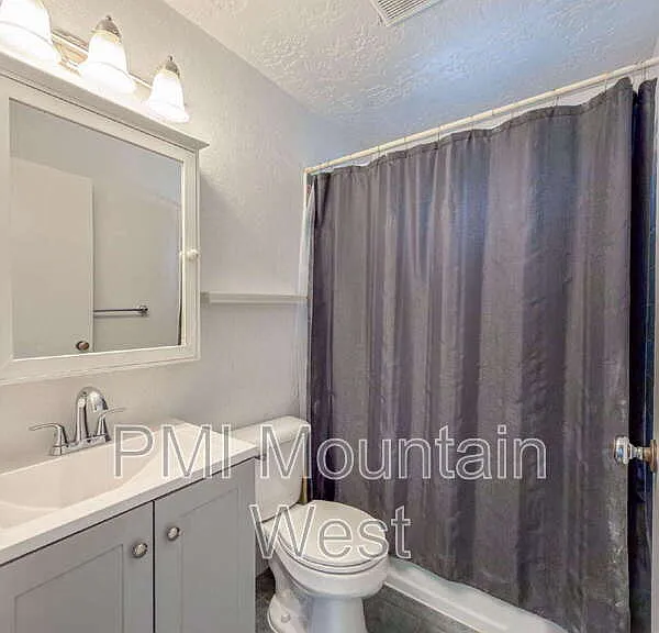 872 N Main St #A — Photo 11