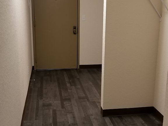 3rd image of 1600 S Kent Des Moines Rd
