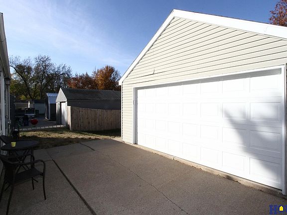 4th image of 1909 S 47th St