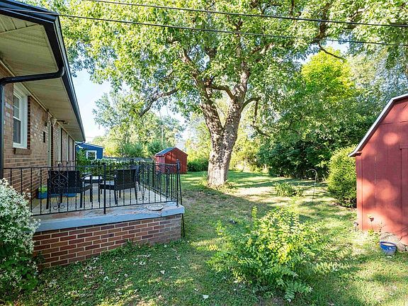 4th image of 2641 Windsor Ave