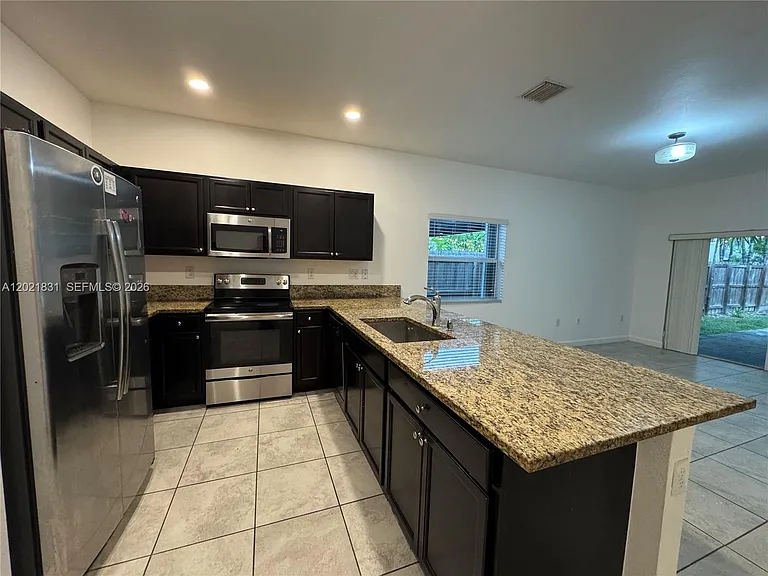 273 SE 31st Ave — Photo 11