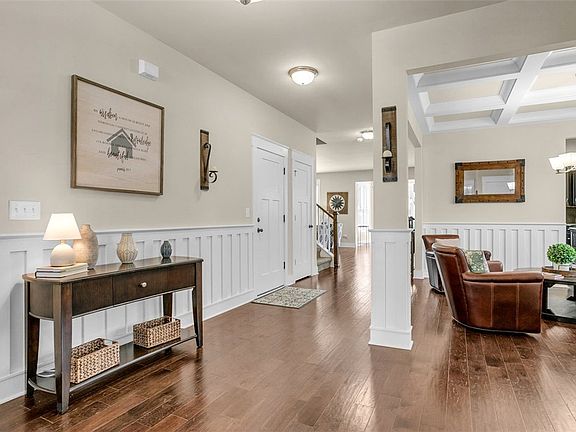 4th image of 128 Summer Oak Ln