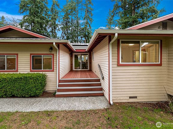 5th image of 8423 32nd Avenue SE