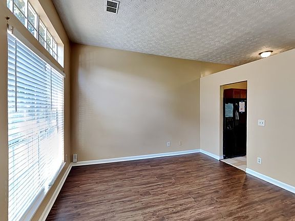 5th image of 6627 Eastbriar Dr