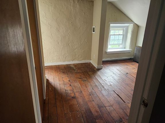 5th image of 366 Ridge Rd