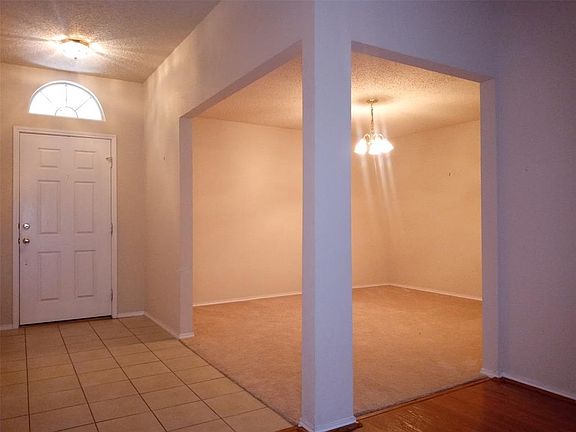 5th image of 214 Whispering Dell Ln