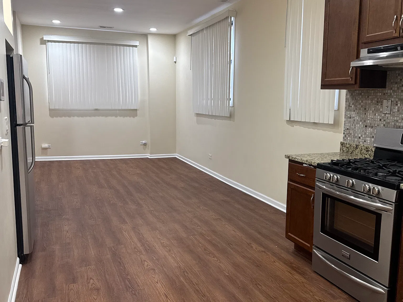 2 bed, 1000 sqft, $1,000 — Photo 4