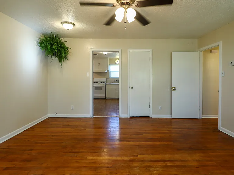 2701 Hillside Dr — Photo 6