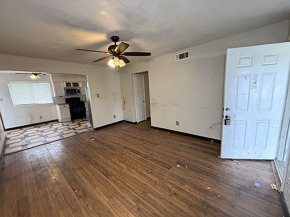 4th image of 2533 Crestbrook Ln