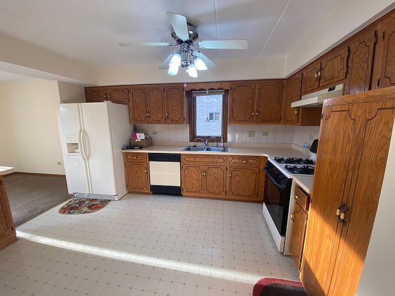 4th image of 17979 Oak Park Ave Floor 2