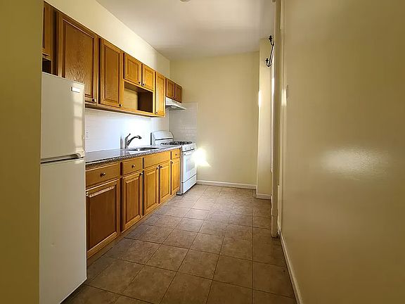 3rd image of 8609 Bay 16th St #C9