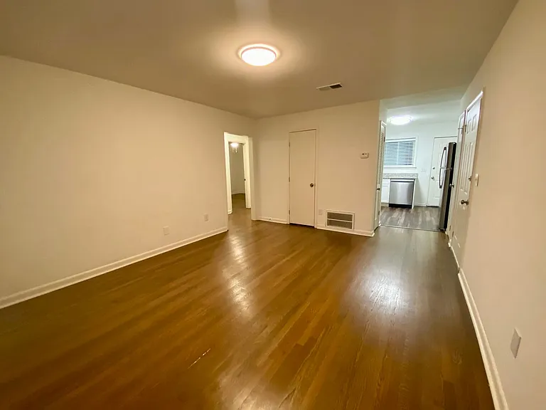 Oak Pointe Apartments — Photo 24