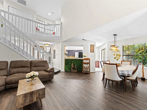 420 Santa Fe Trl APT 123, Irving, TX 75063