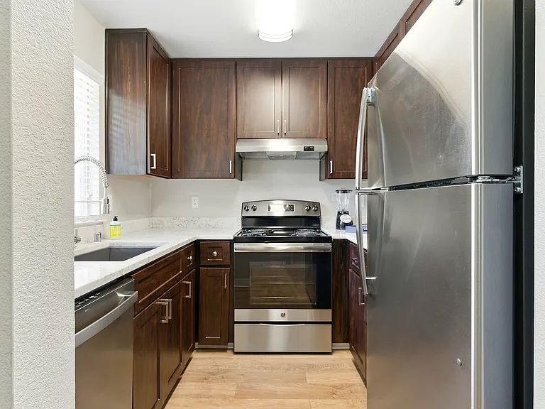 The Grove Luxury Apartments — Photo 35