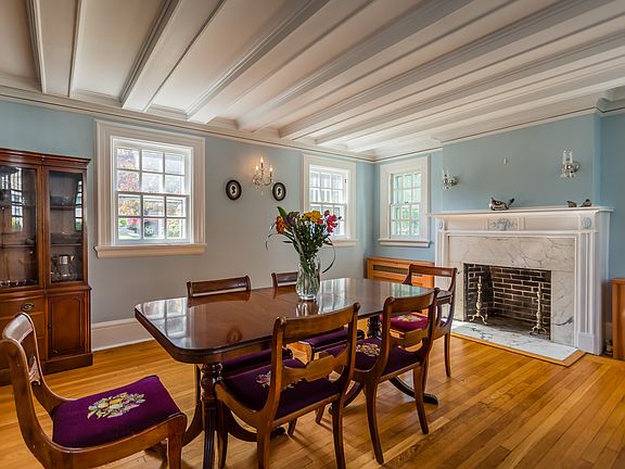 5th image of 286 Soundview Ave