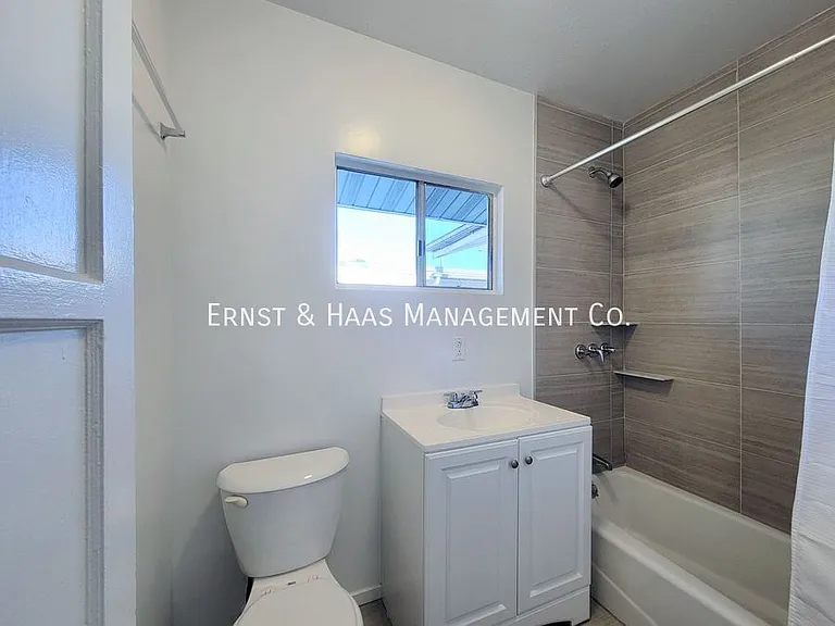 546 Lime Ave — Photo 22