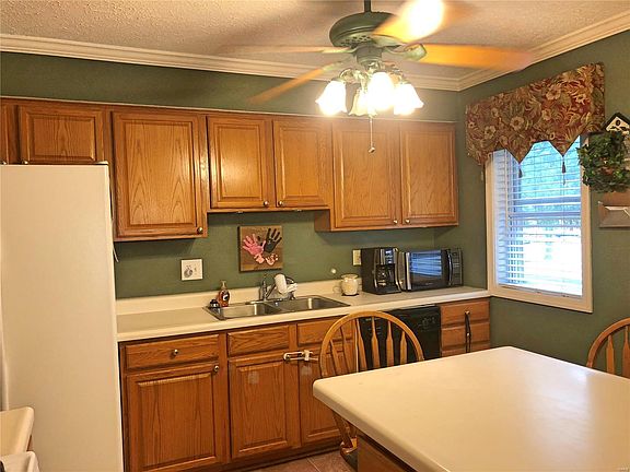 4th image of 90 Sunray Dr