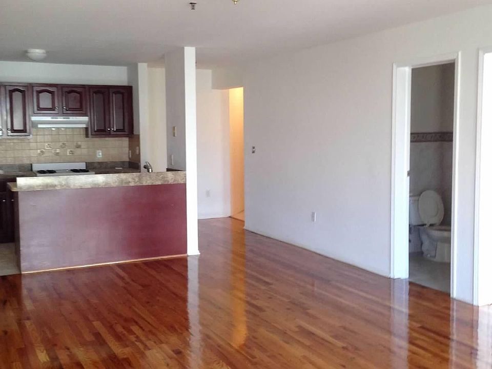 2nd image of 60 Ferguson St APT D2