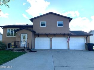 317 28th St NW, Watertown, SD 57201