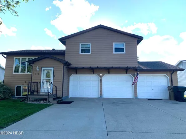 317 28th St NW, Watertown, SD 57201
