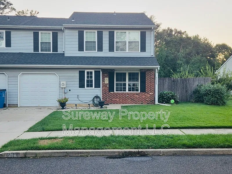 239 Lafayette Dr